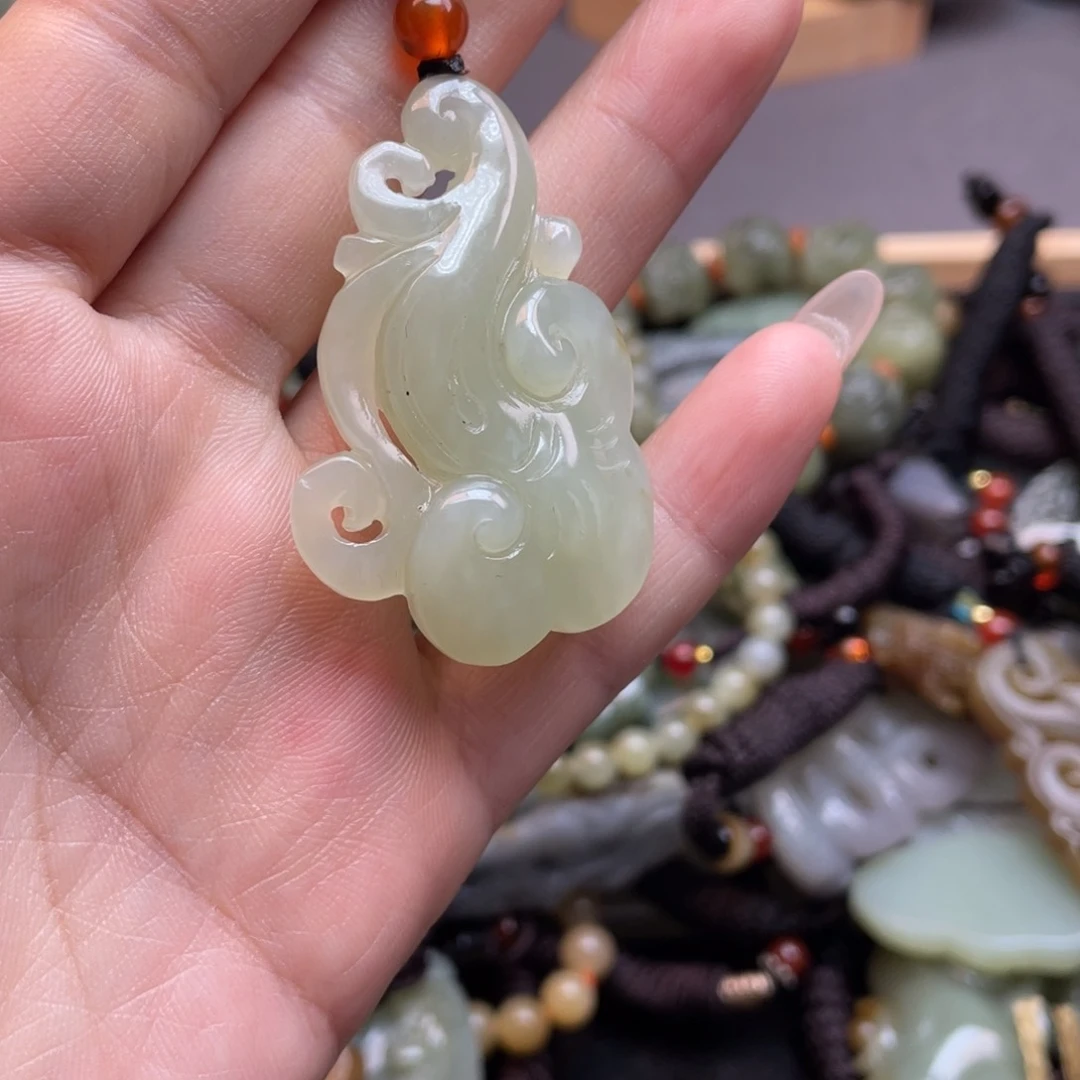 和田玉颈饰未镶嵌