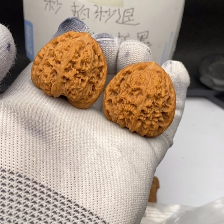 文玩核桃把件三角南疆石39