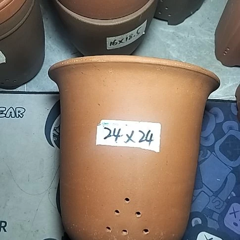 红泥特大金钟一个