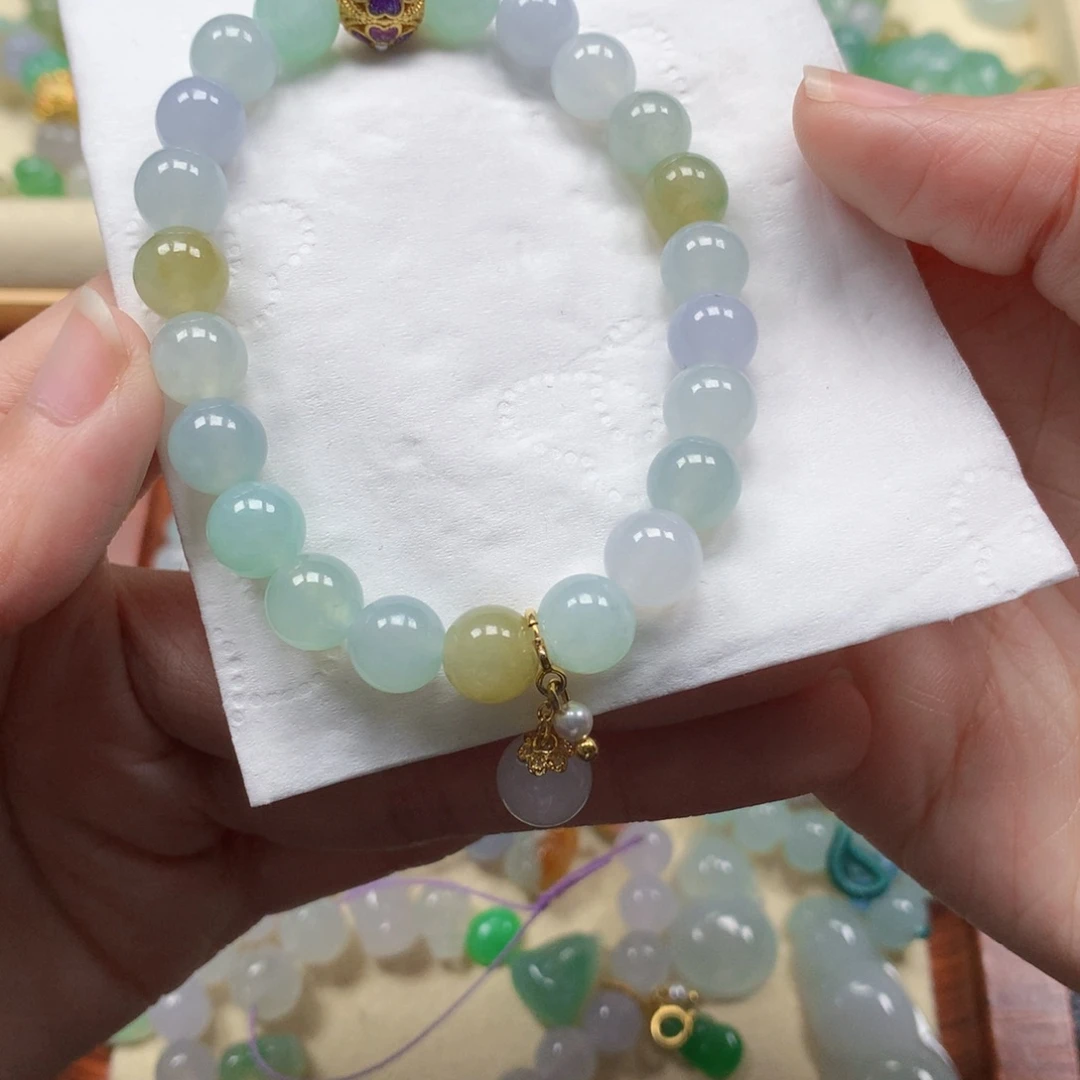 翡翠未镶嵌颈饰是