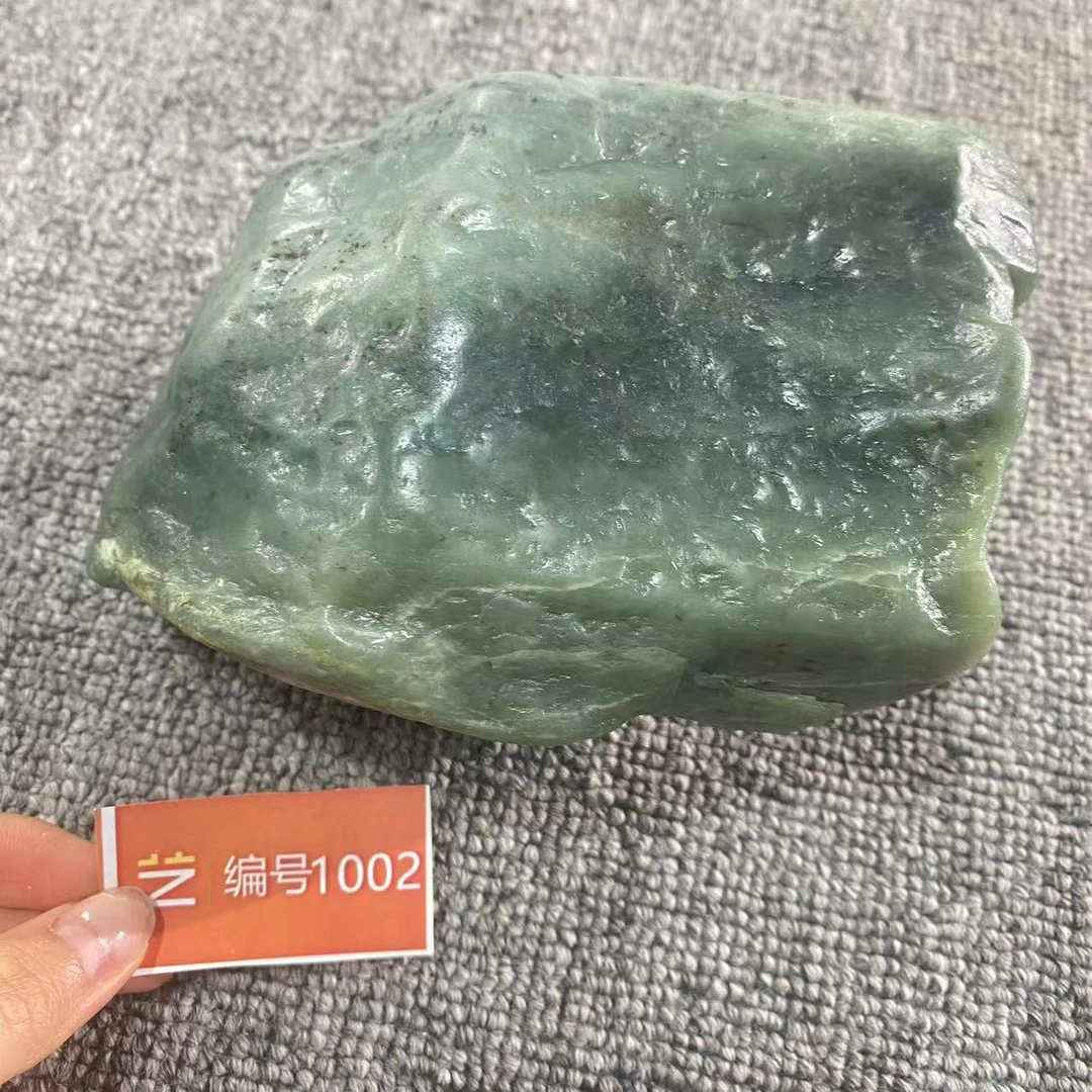 新疆玉料原石发一件编号1002