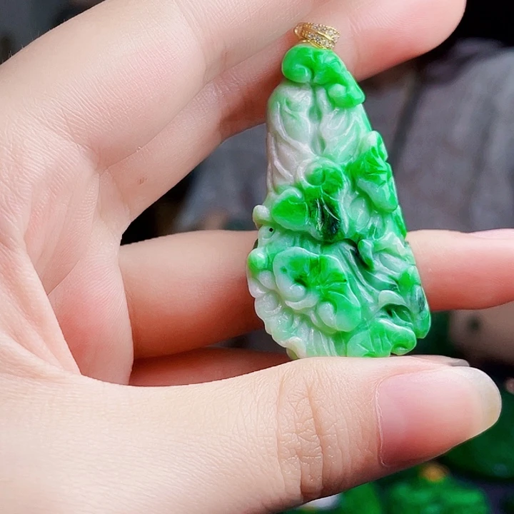 翡翠未镶嵌颈饰多样性