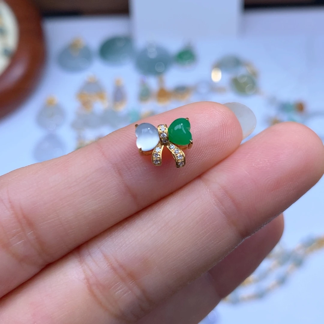 翡翠18K金镶嵌吊坠(不含链)蝴蝶结
