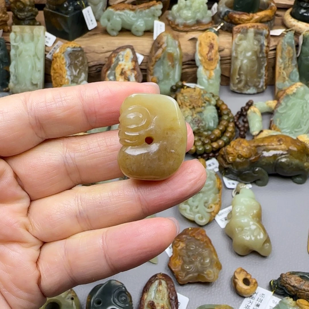 岫岩老玉（透闪石质玉）未镶嵌珠宝奇石