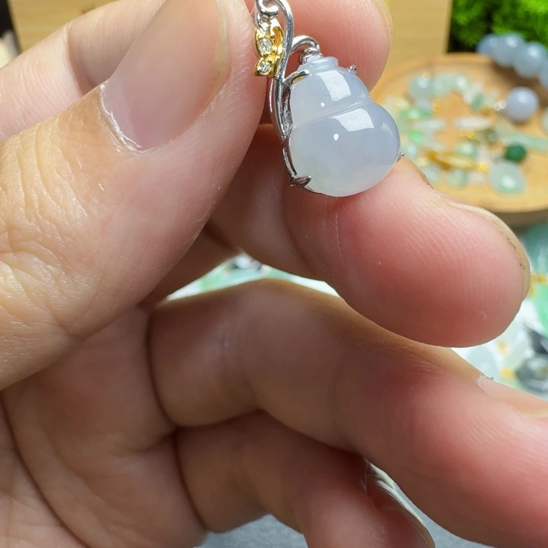 翡翠未镶嵌颈饰小葫芦