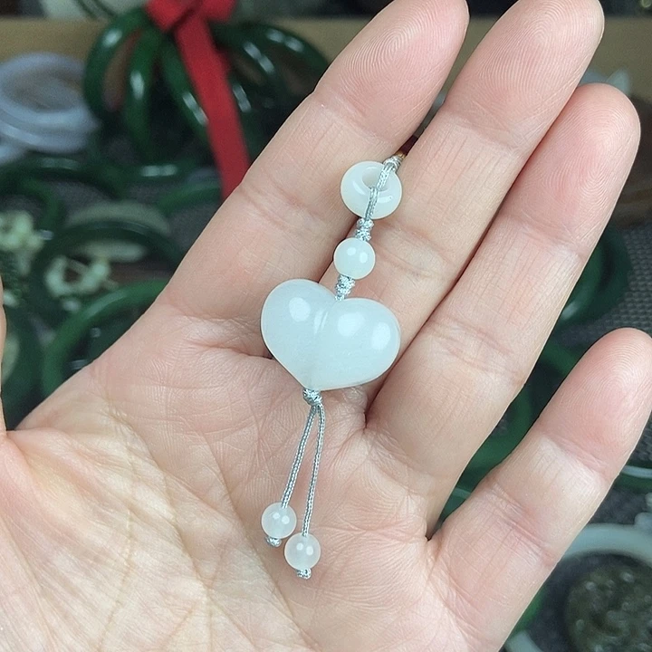 透闪石质玉未镶嵌包链