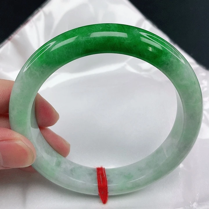 翡翠手镯未镶嵌圈63。0B02