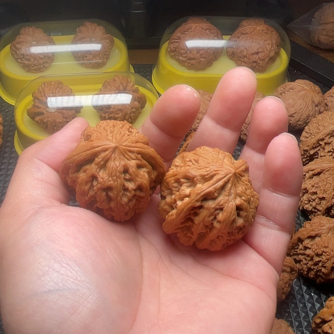 ·***生文玩核桃吊坠大粗筋