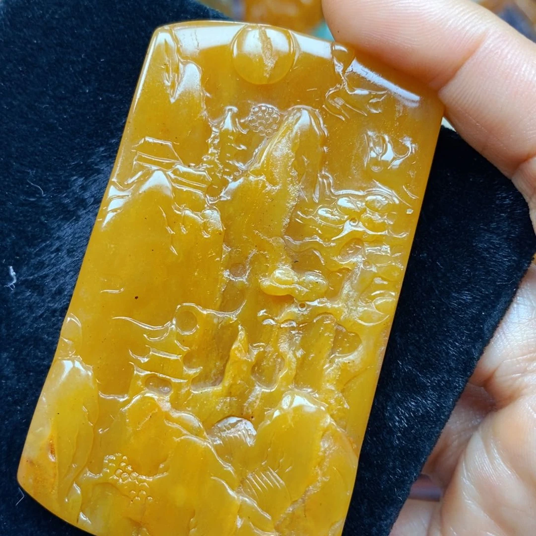 未镶嵌石英质玉（黄龙玉）颈饰