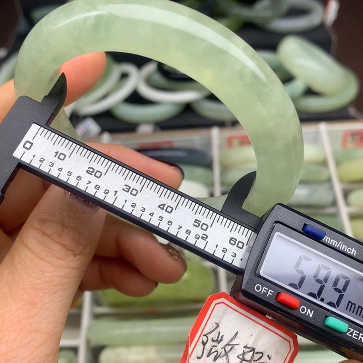 蛇纹石玉未镶嵌手镯484