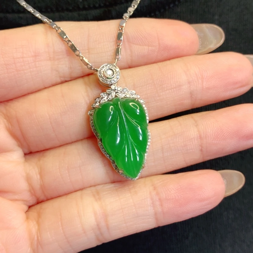 【闪购商品】颈饰18K金镶嵌翡翠叶子