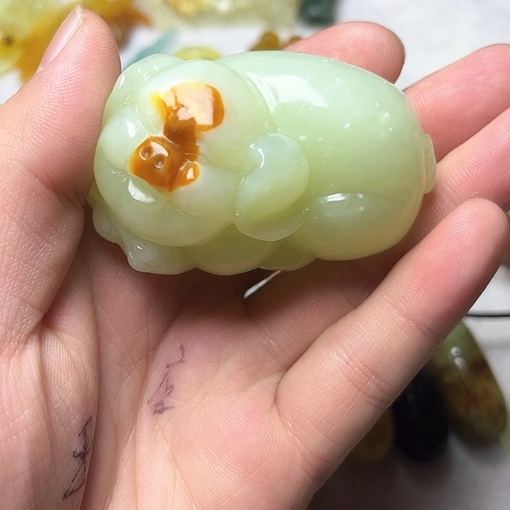 蛇纹石玉颈饰未镶嵌，