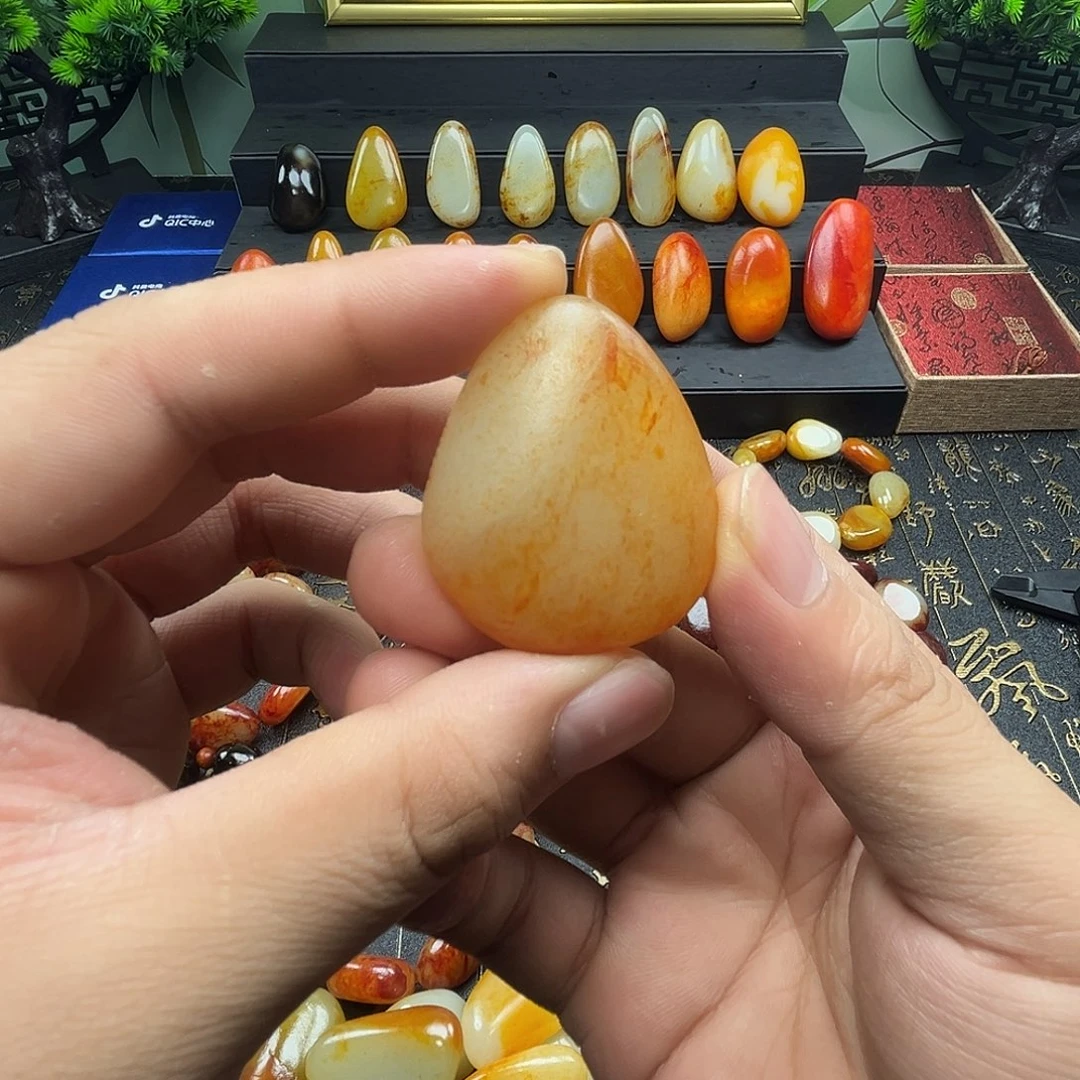 和田玉未镶嵌吊坠(赠链)