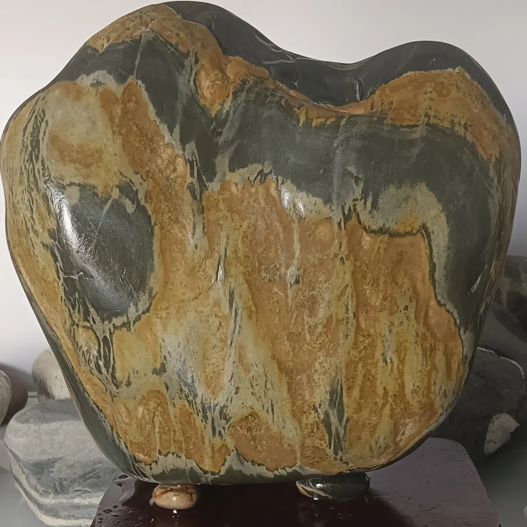 新疆阿克苏塔里木河奇石