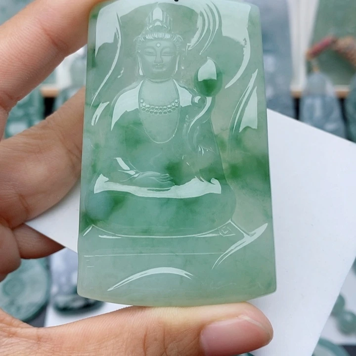 翡翠未镶嵌颈饰素衣