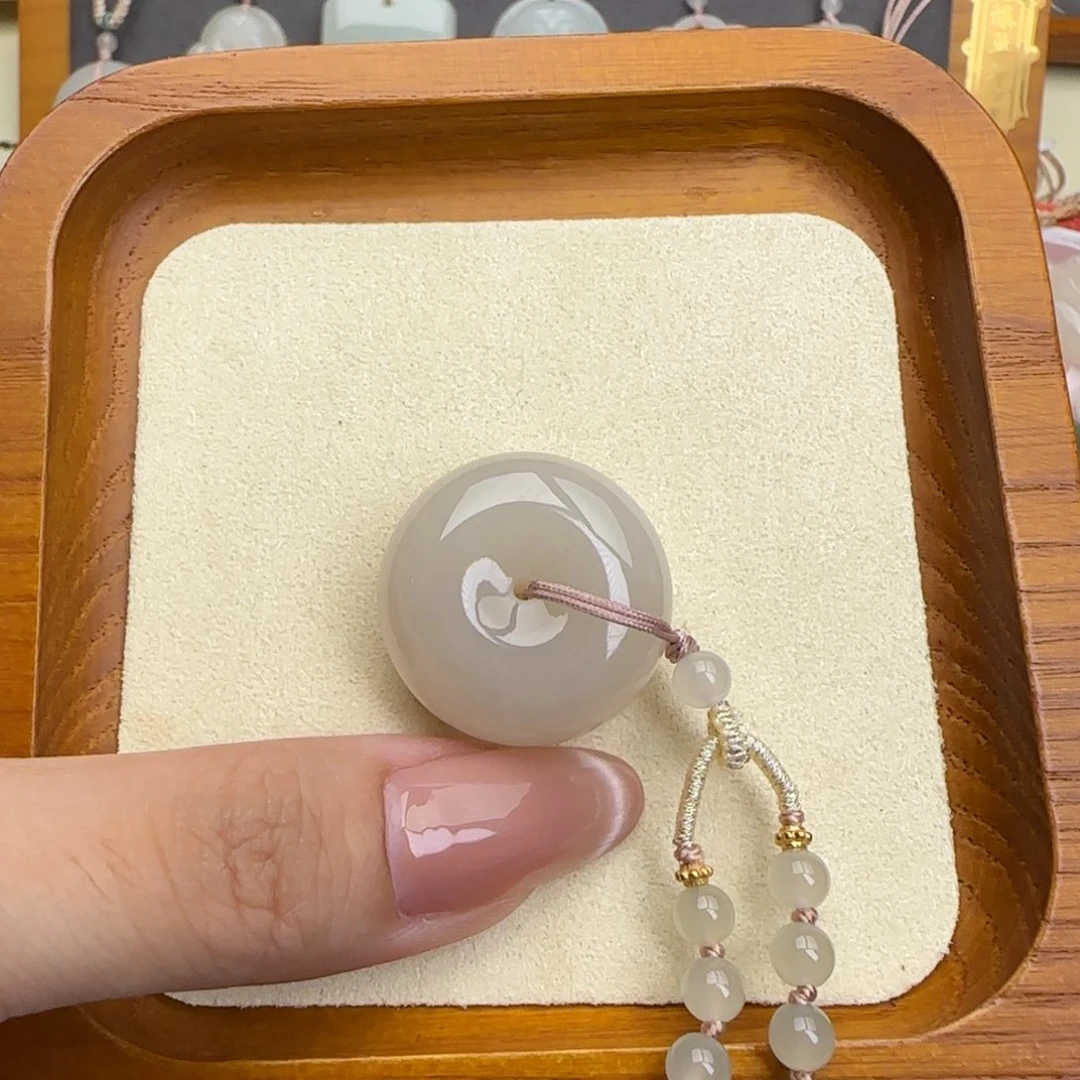 北***4和田玉未镶嵌颈饰