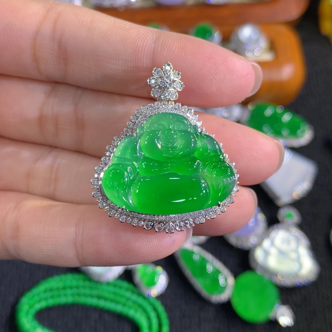 翡翠18K金镶嵌颈饰