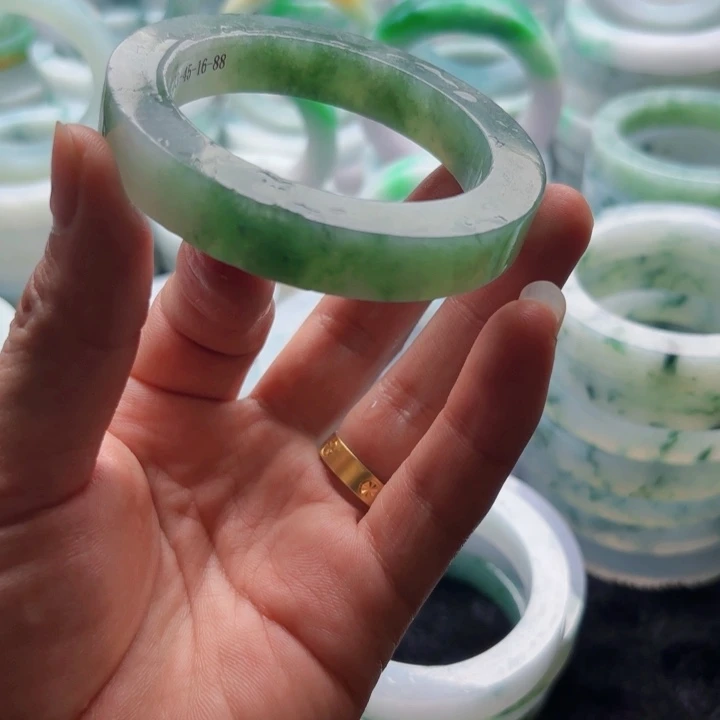 过***好定制翡翠无未镶嵌