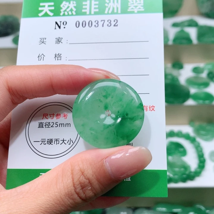 颈饰未镶嵌石英质玉