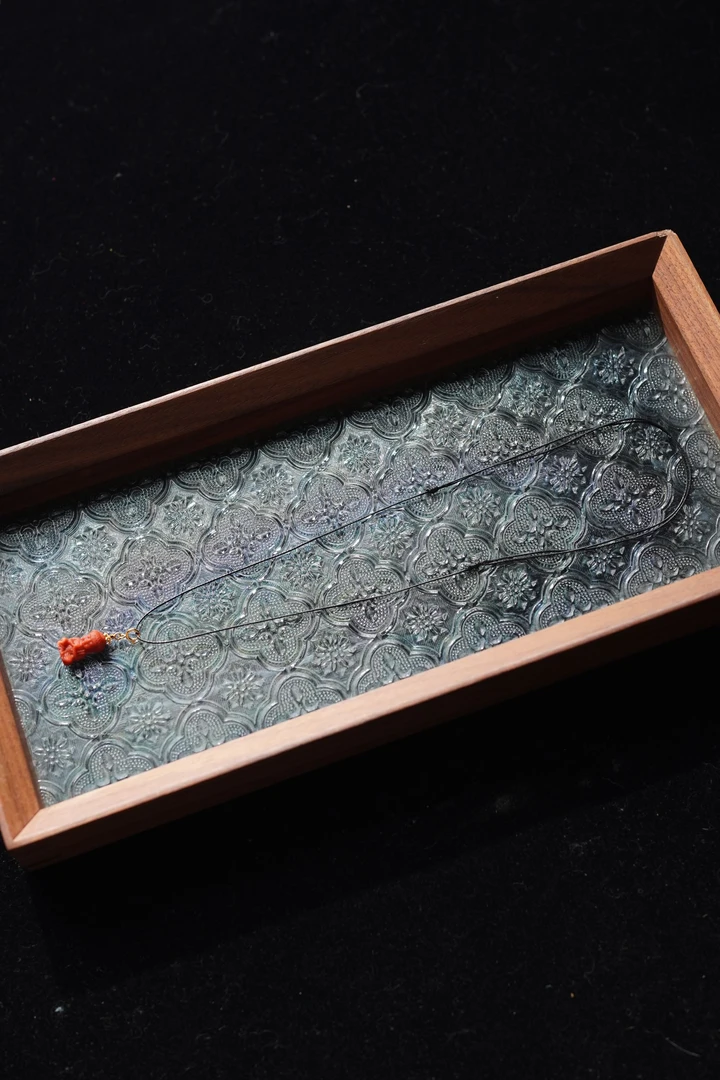 天然保山南红雕刻宝宝佛9*16*8mm吊坠项链