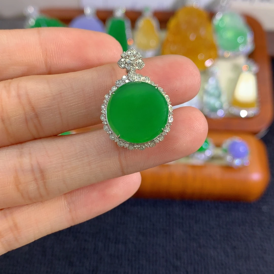 翡翠18K金镶嵌吊坠(不含链)圆牌