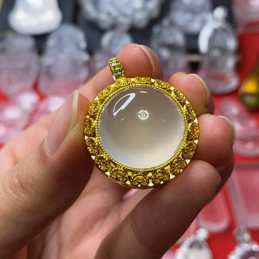 石英质玉合金吊坠