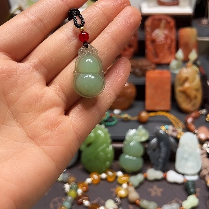 岫玉未镶嵌吊坠挂件