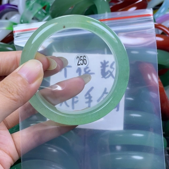 未镶嵌手镯石英质玉57
