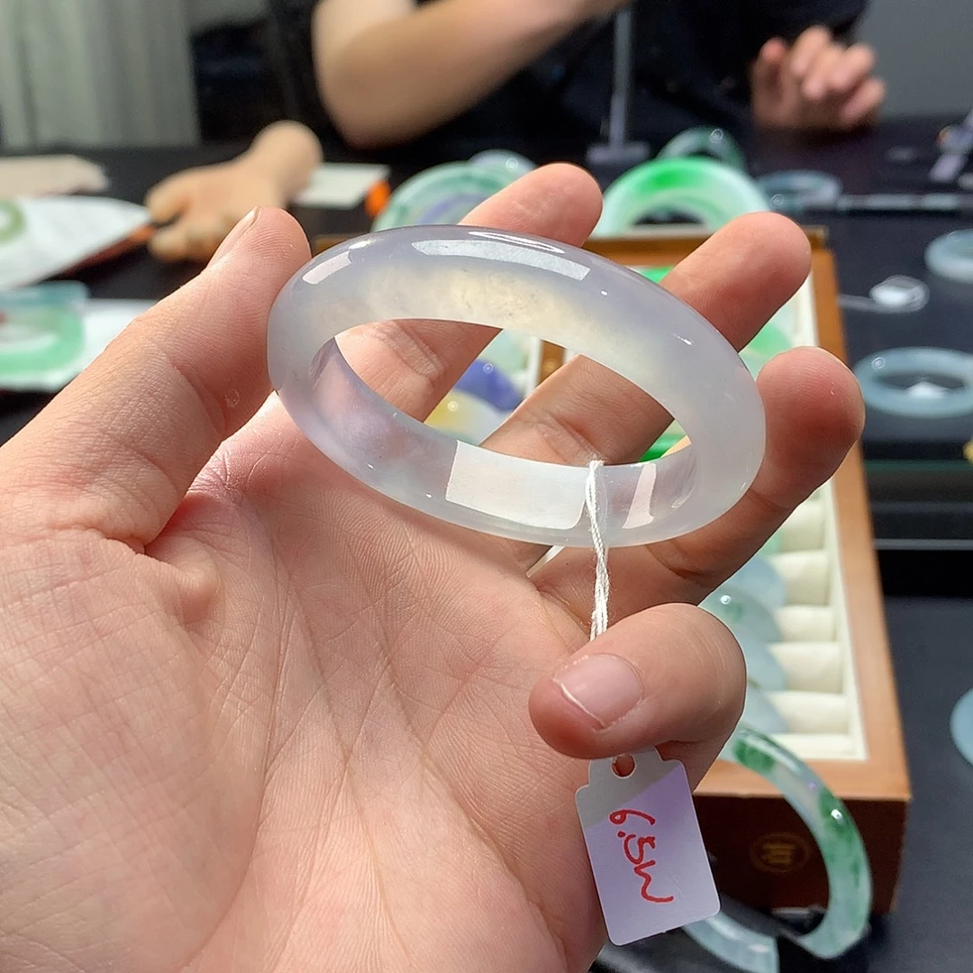 翡翠未镶嵌手镯正高冰泛紫光