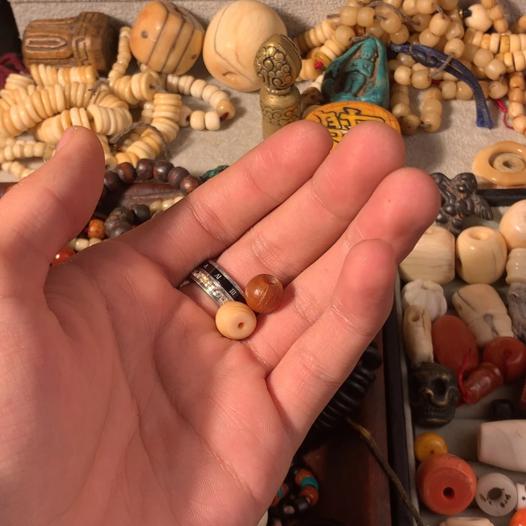 肆***）树脂制品扎西德勒扎西德勒