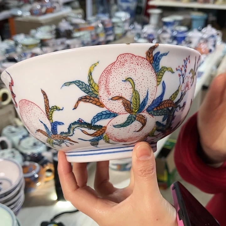 瓷片////直径20厘米。红西西。