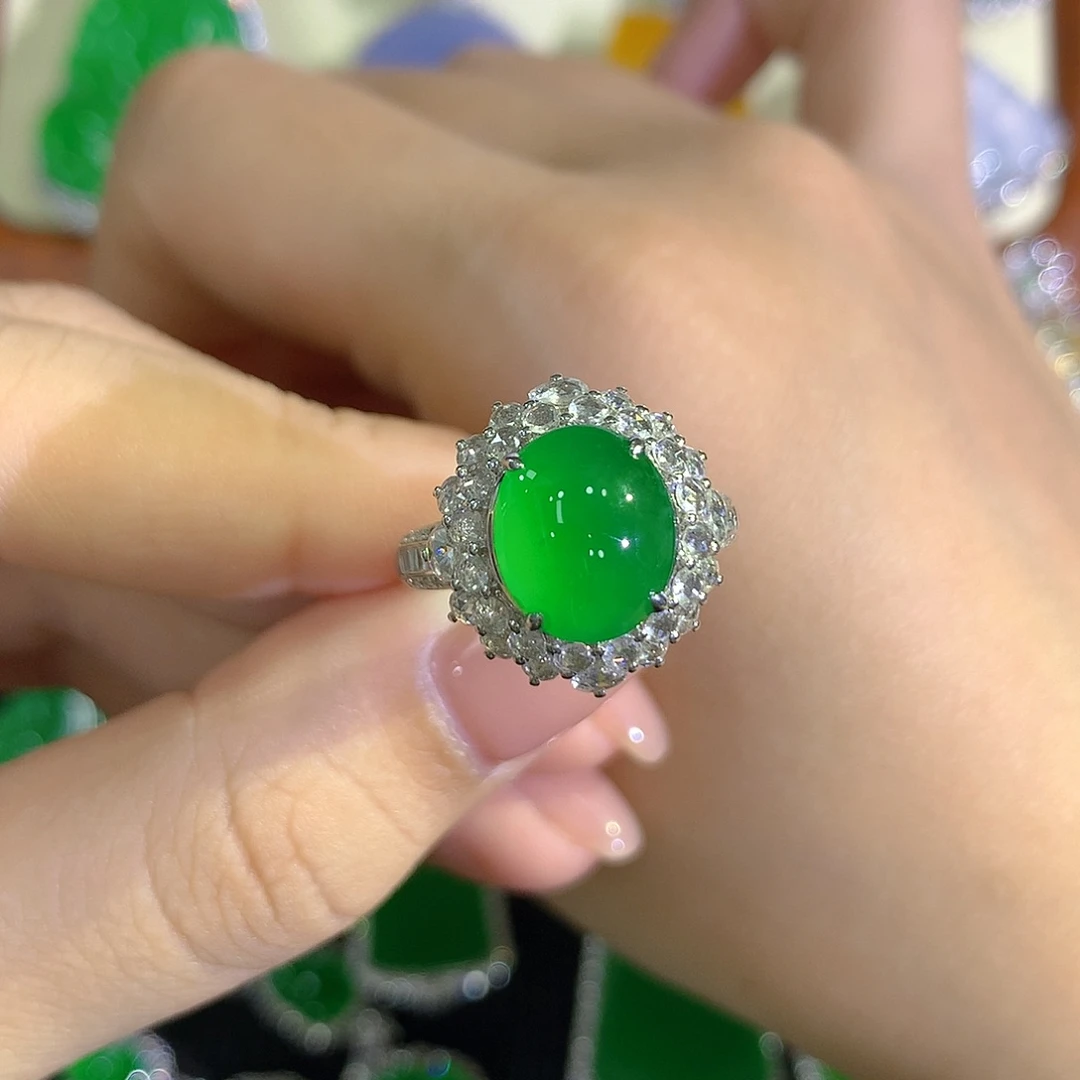 翡翠18K金镶嵌戒指蛋面