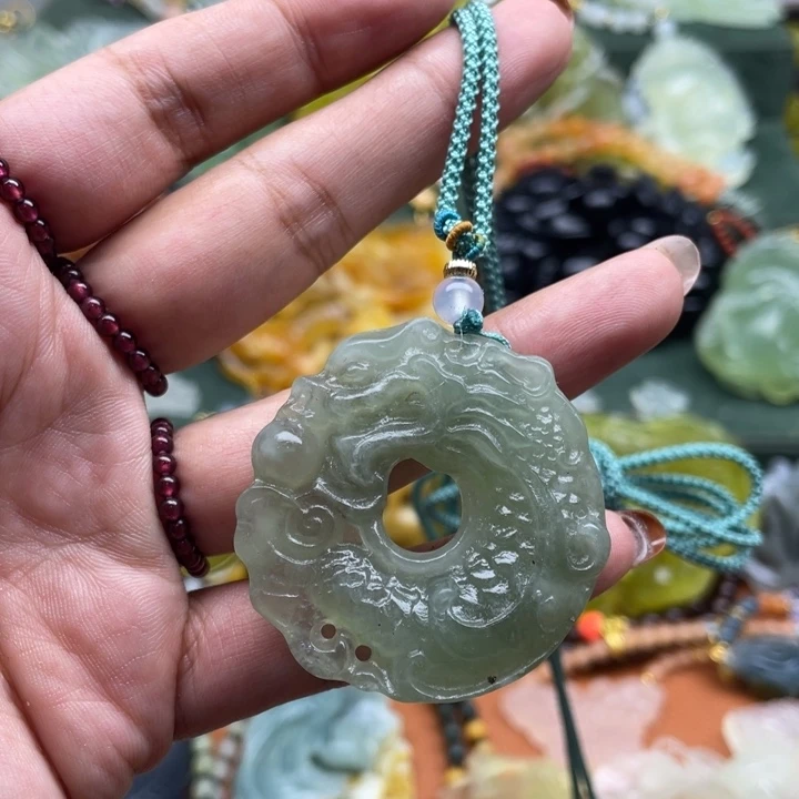 未镶嵌蛇纹石玉颈饰