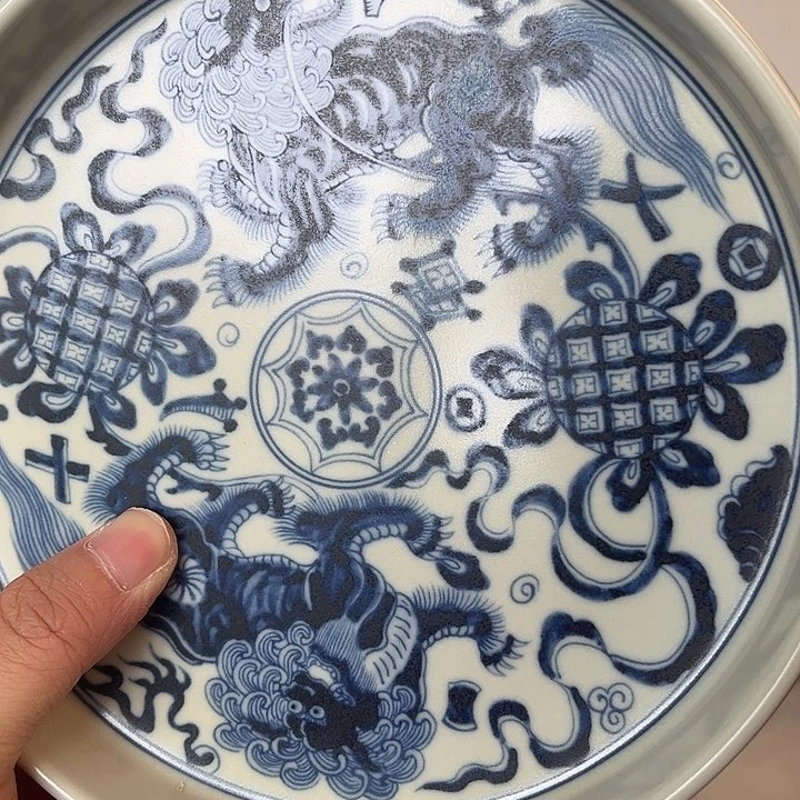 摆件景德镇青花狮子滚绣球大壶承微瑕