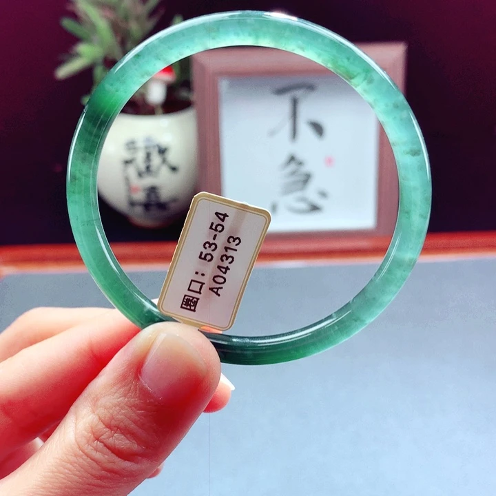 翡翠未镶嵌手镯圆镯