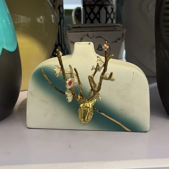 陶瓷微瑕珐琅彩花瓶