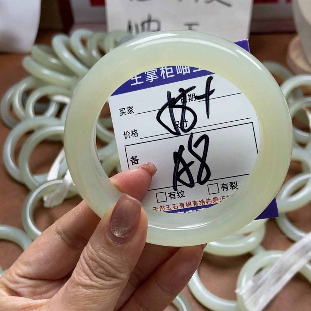 岫玉手镯手镯未镶嵌