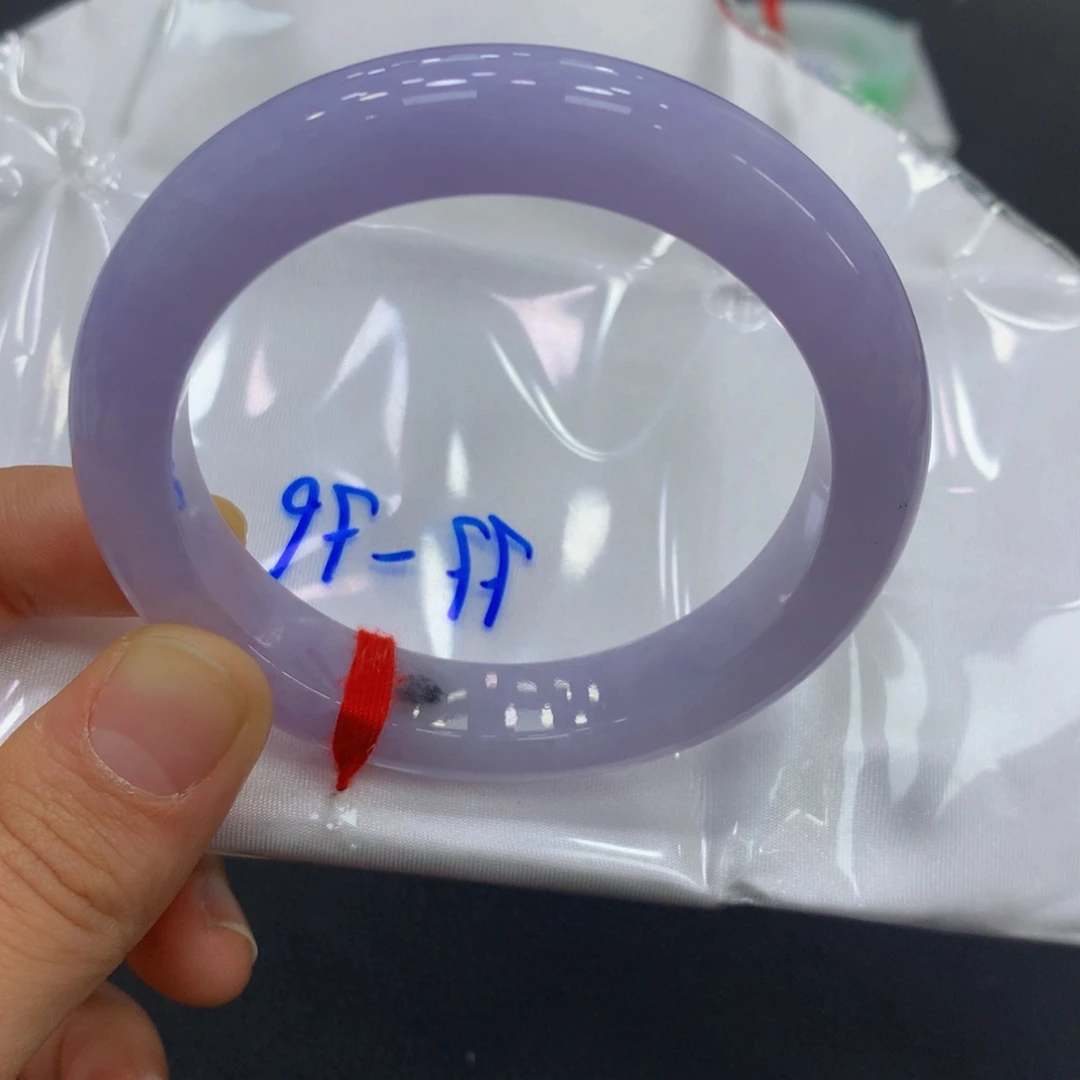 翡翠手镯未镶嵌翡翠