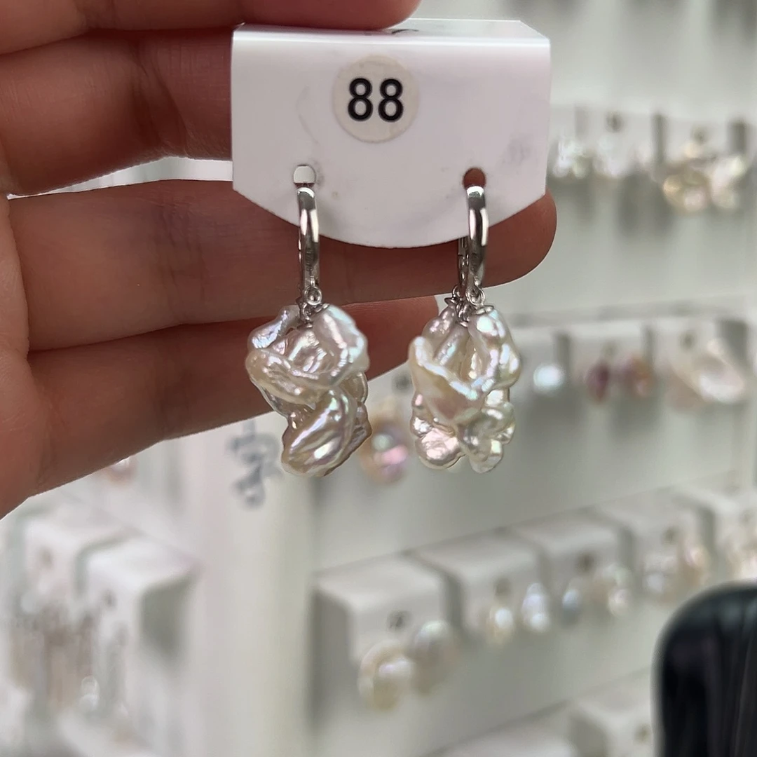 非金属巴洛克花瓣耳饰