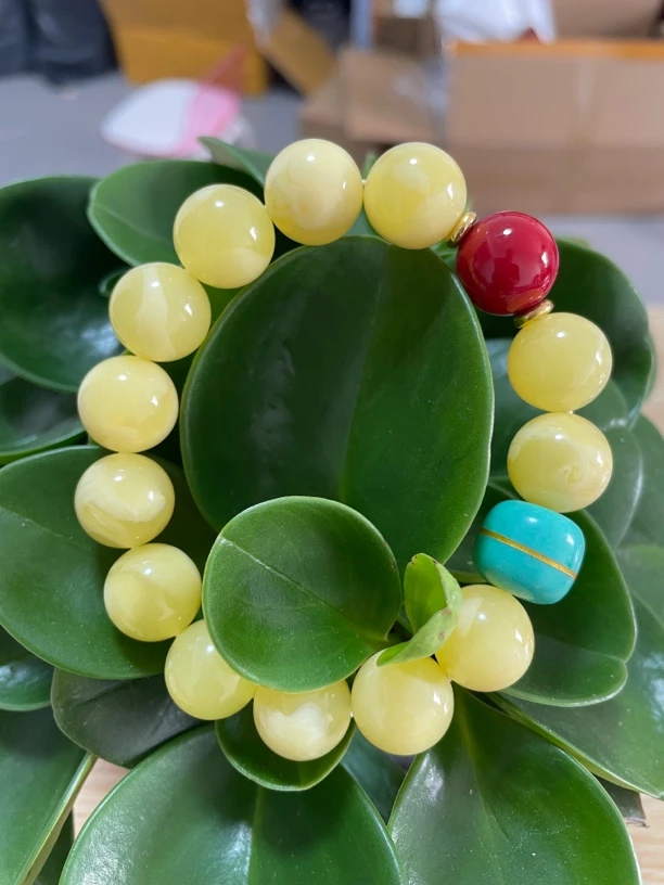 白花蜜蜡一线天手串 30