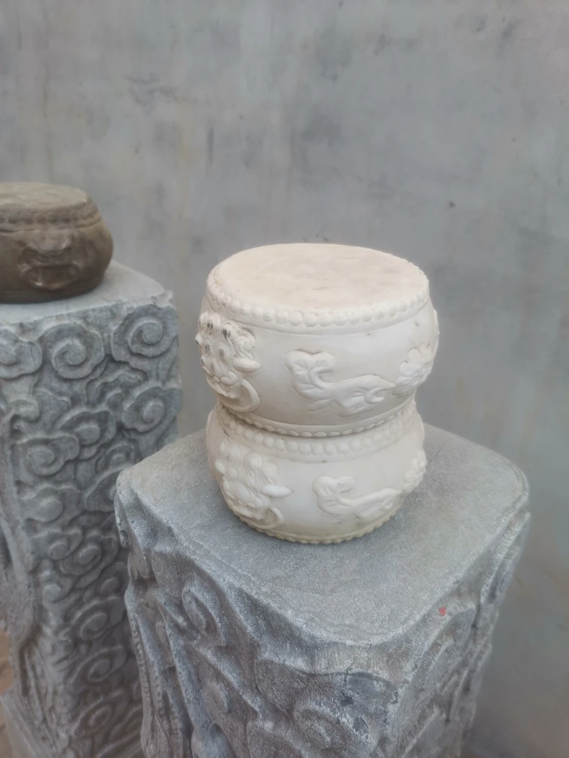 汉白玉小石鼓一对