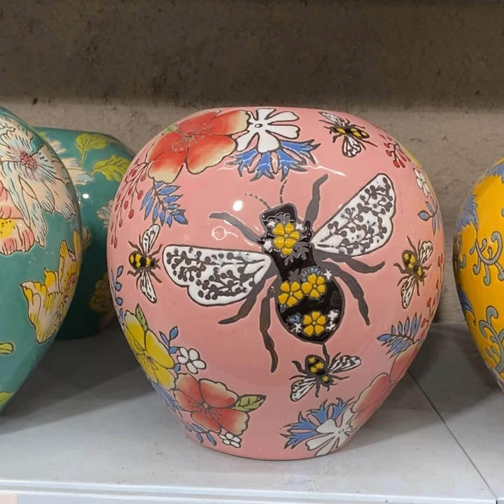 摆件手绘陶瓷粉彩浮雕花瓶
