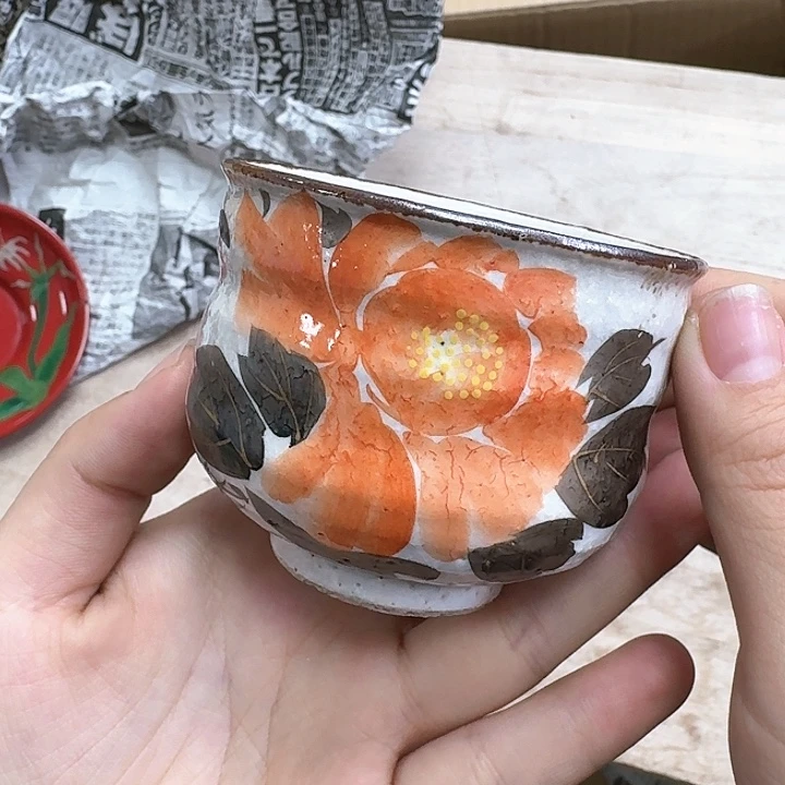 瓷片瓷器。                