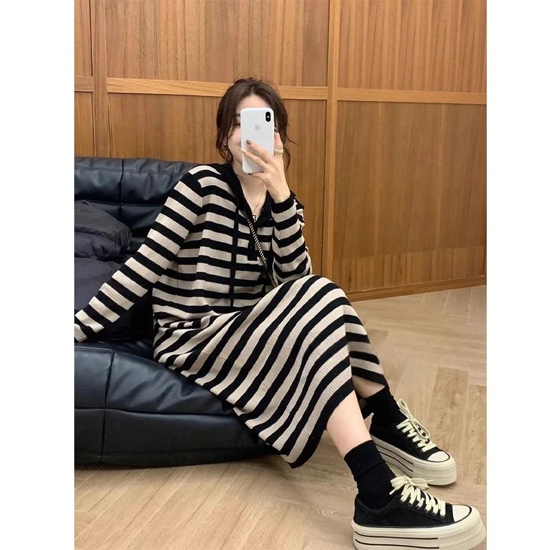 孕妇装女2025新款爆款洋气春秋季孕妇连衣裙外出宽松待产裙小个子