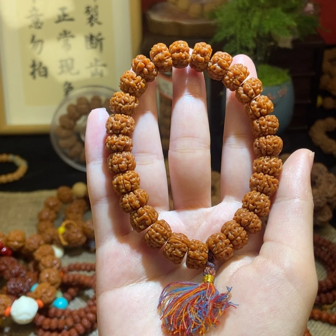 金刚菩提吊坠115半玉化手持