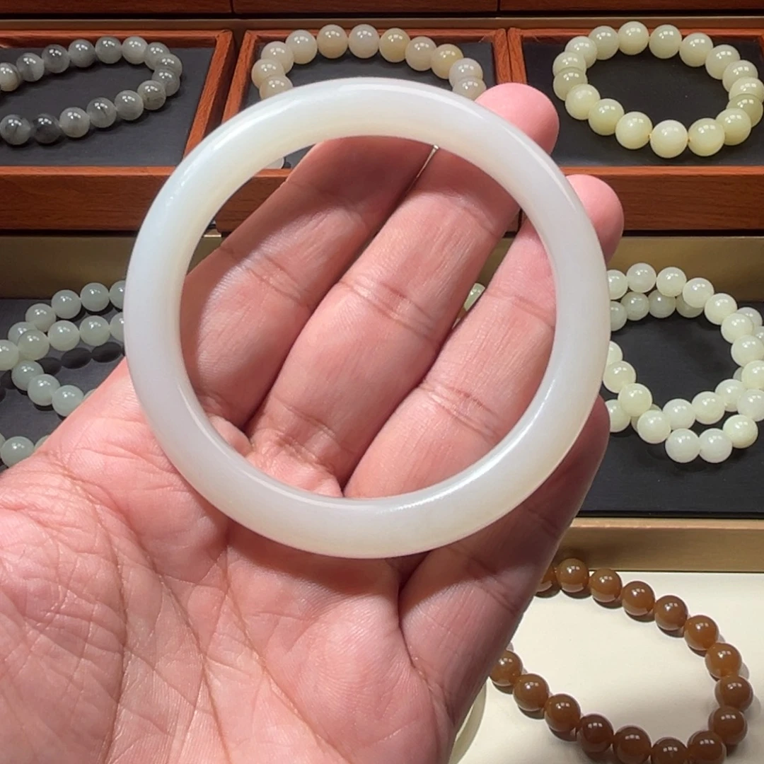 和田玉未镶嵌手镯