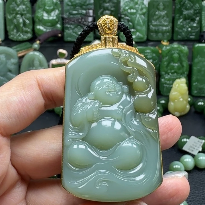 颈饰18K金镶嵌和田玉