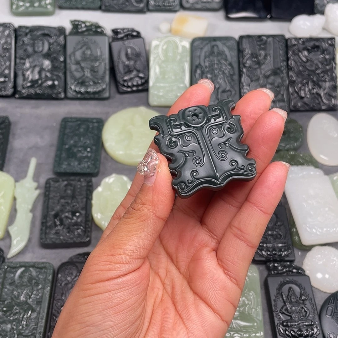 和田玉未镶嵌颈饰