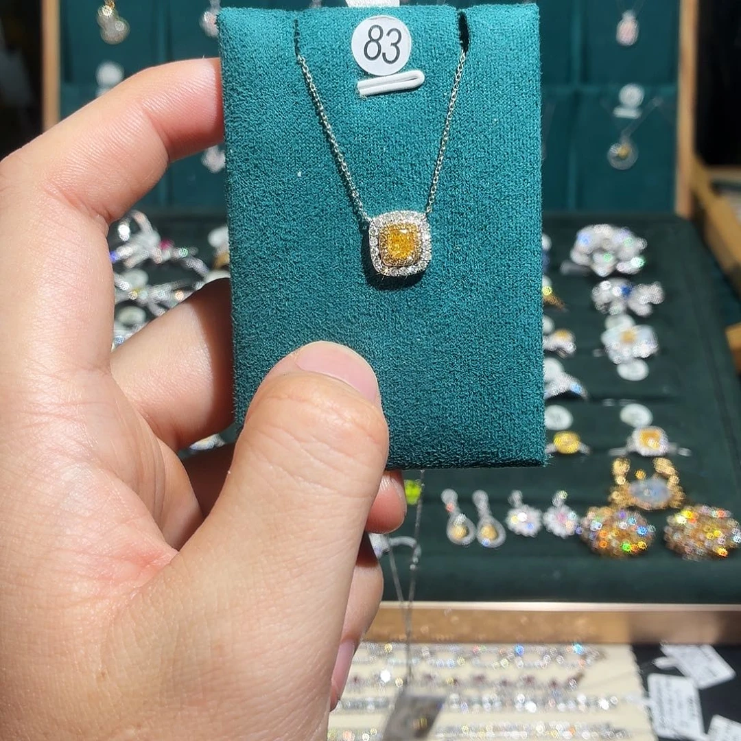 钻石18K金镶嵌颈饰