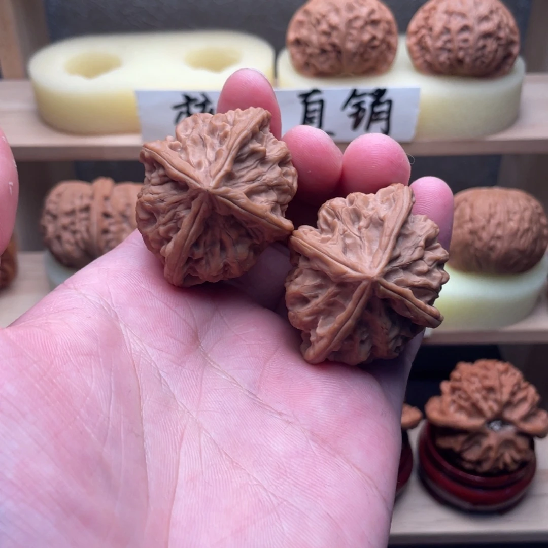 文玩核桃吊坠四棱42
